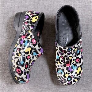 Sanita Womens Multicolor Leopard Leather Clogs 39 US 8 Slip Resistant Work Shoes